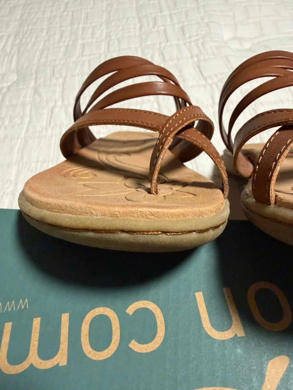 b.o.c. Alisha brown Multi-Strap Toe-Loop Sandals - Picture 9 of 12